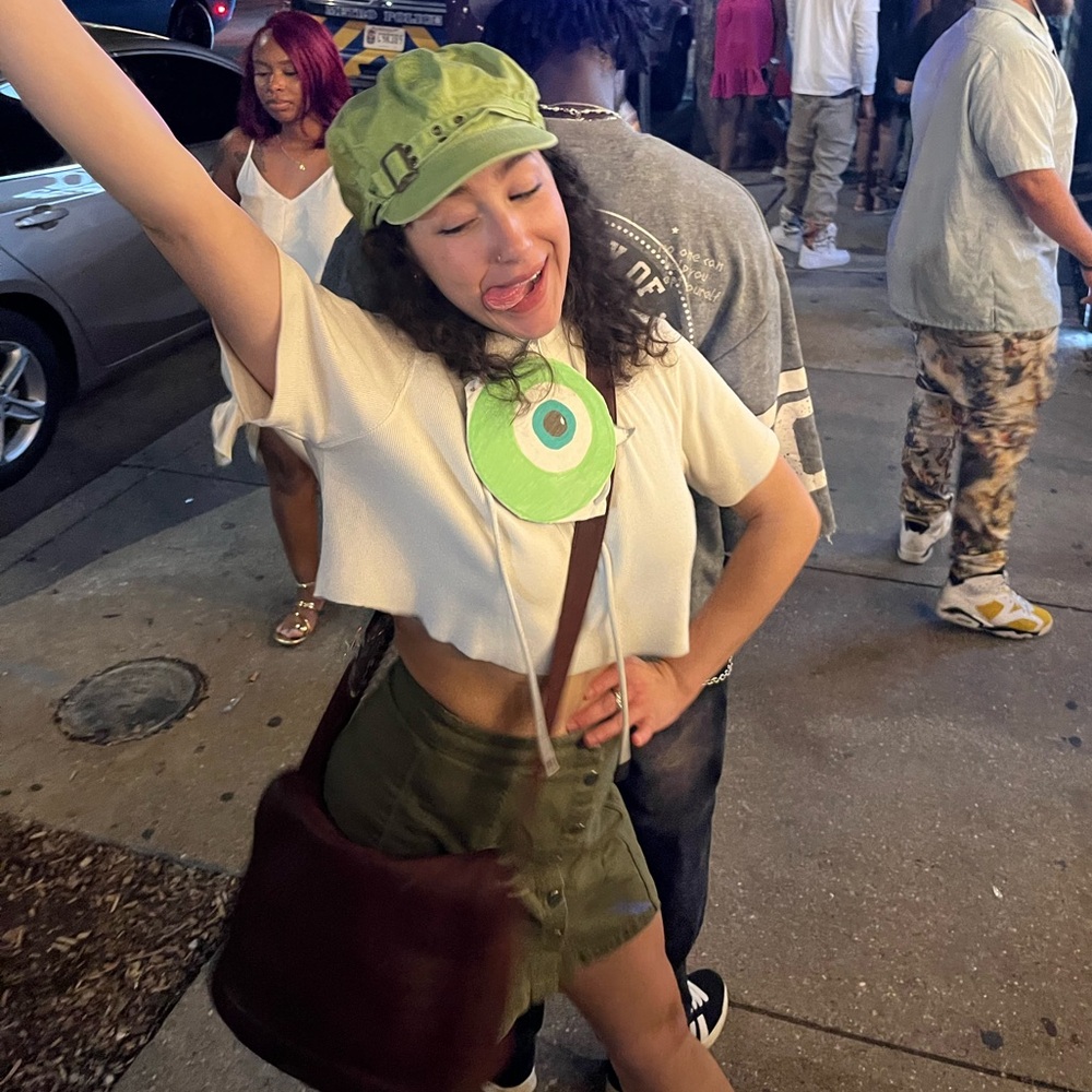 Meet your Posher, Claire